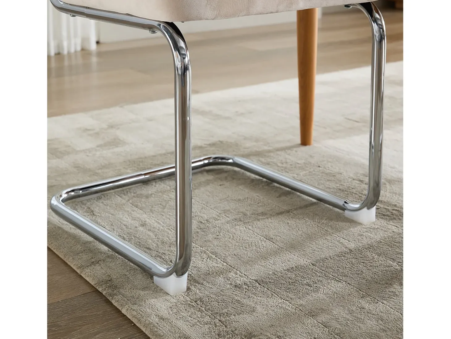 Juego de 2 sillas de comedor – Respaldos de ratán – Asientos tapizados en terciopelo – Beige