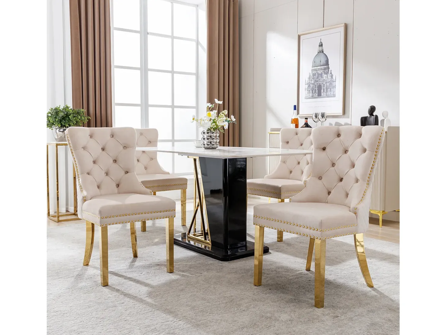 Juego de 4 sillas de comedor - Silla tapizada con tachuelas decorativas y patas de metal dorado - terciopelo beige