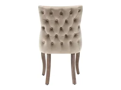Juego de 6 sillas de comedor, tapizadas en terciopelo, con detalles de tachuelas y patas de madera maciza, color beige.