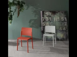 Juego de 4 sillas de salón apilables "Sabrina" de polipropileno gris claro, modernas, 52,5 x 55 cm, 81 h