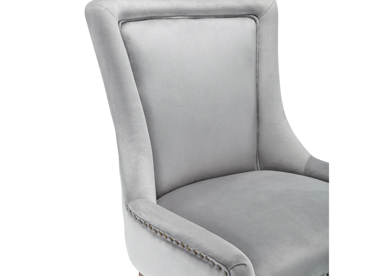 Juego de 2 sillas de terciopelo gris con patas de madera curvadas y remaches dorados.