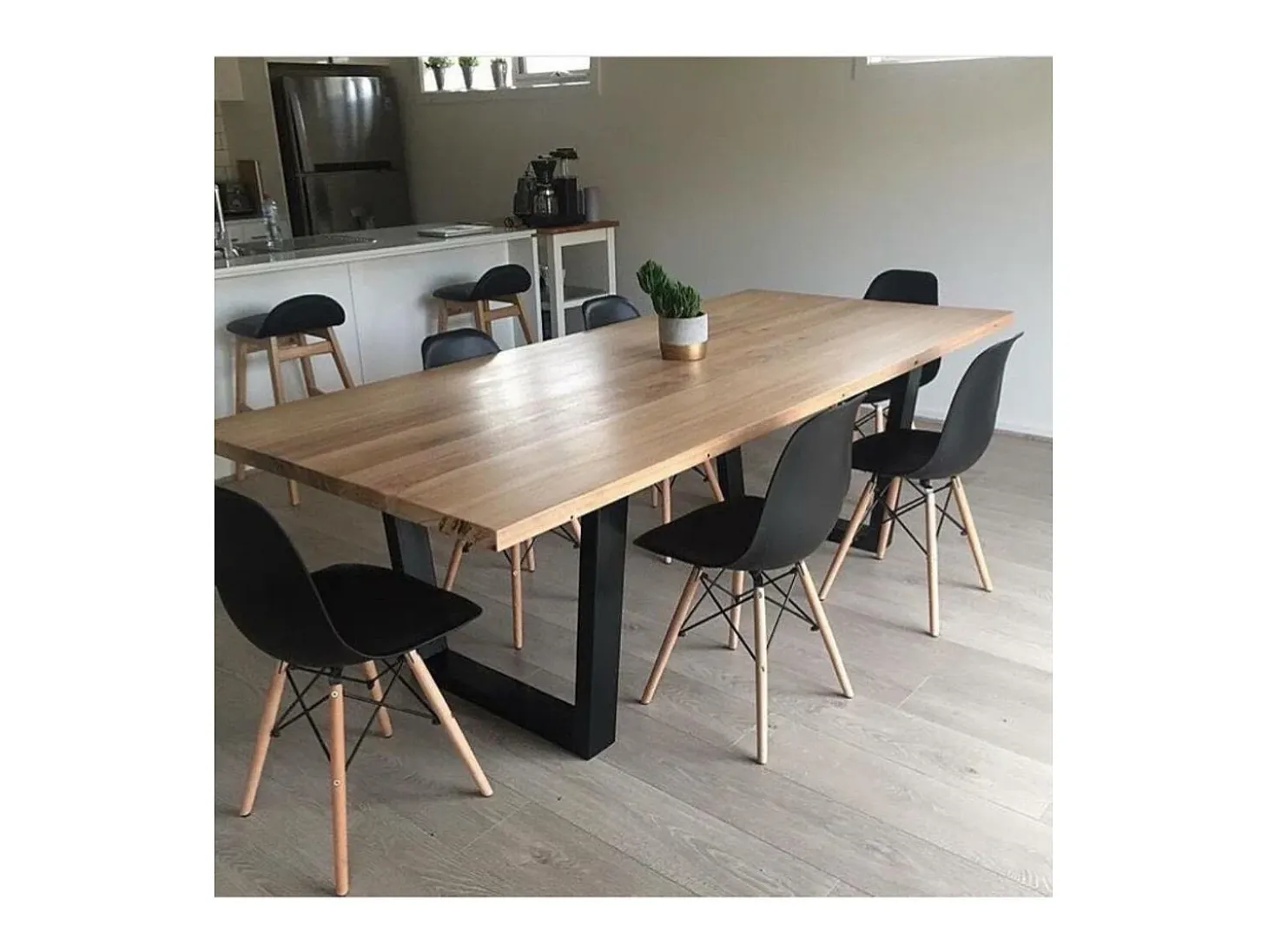 Juego de 4 sillas Nórdica para comedor o cocina con patas en madera color negro