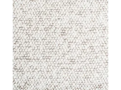 Juego de 2 sillas rizadas blancas con patas negras.
