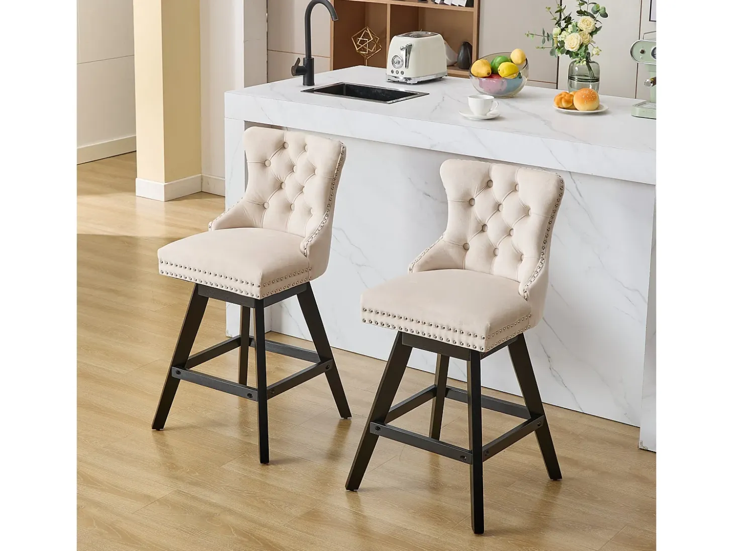 Juego de 2 taburetes de bar giratorios en terciopelo - Patas de madera - Beige