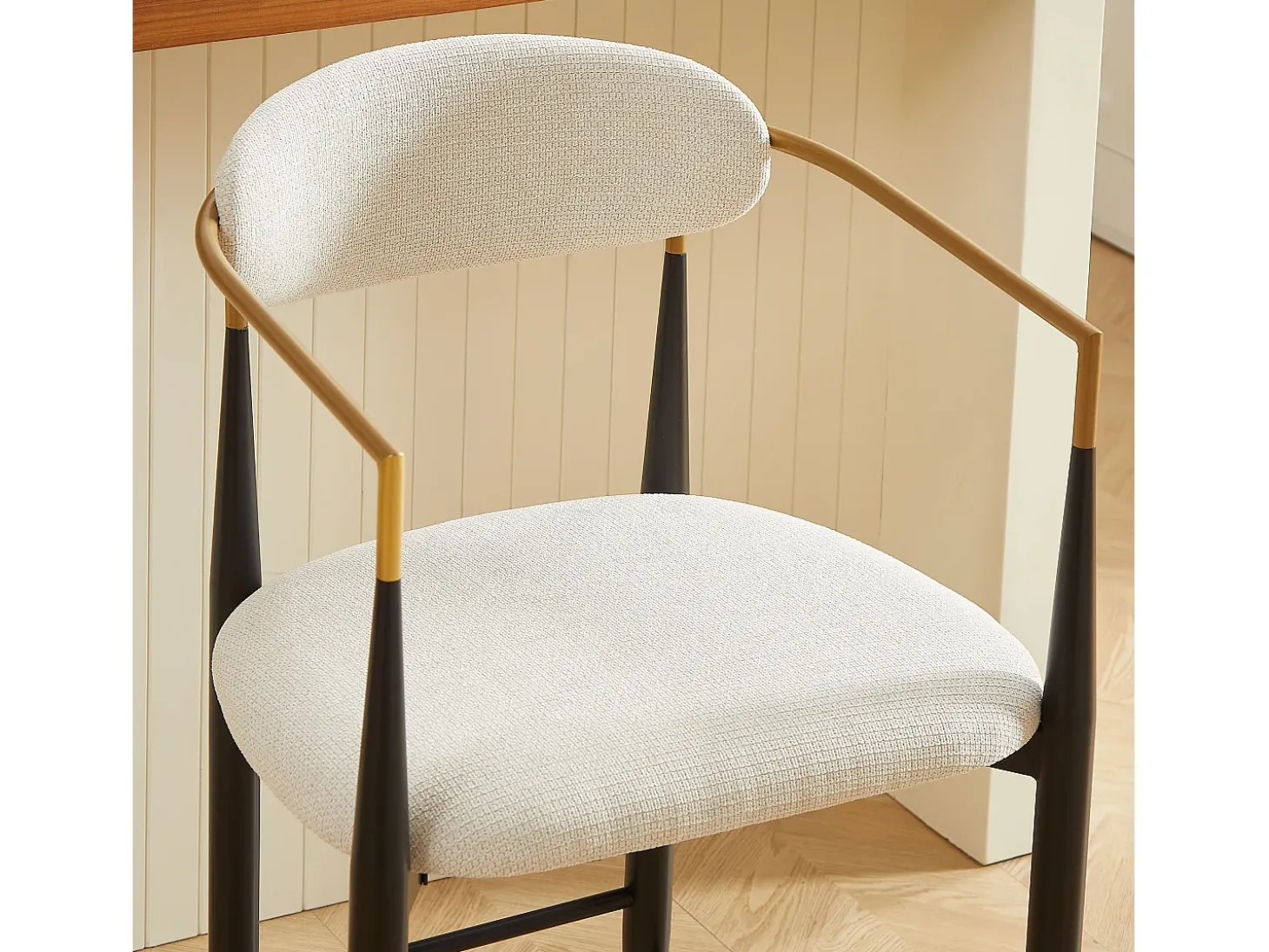 Juego de 2 taburetes de bar con reposabrazos - Tejido beige - Estructura de metal negro y dorado