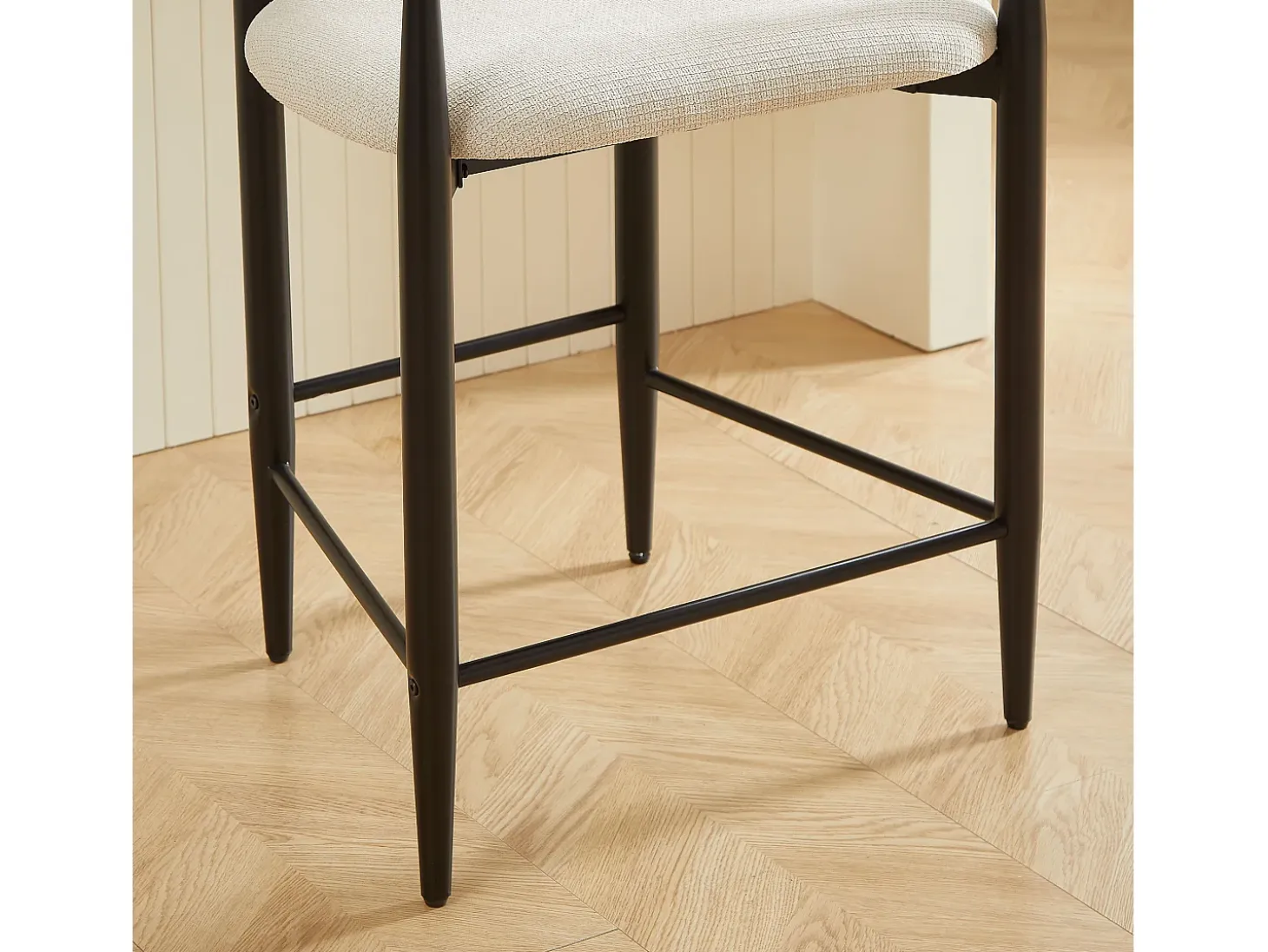 Juego de 2 taburetes de bar con reposabrazos - Tejido beige - Estructura de metal negro y dorado