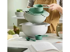 Juego de cocina Nest™ 9 Plus Editions Sage Joseph Joseph, 9 piezas apilables con cuencos, colador, colador de malla fina y tazas medidoras