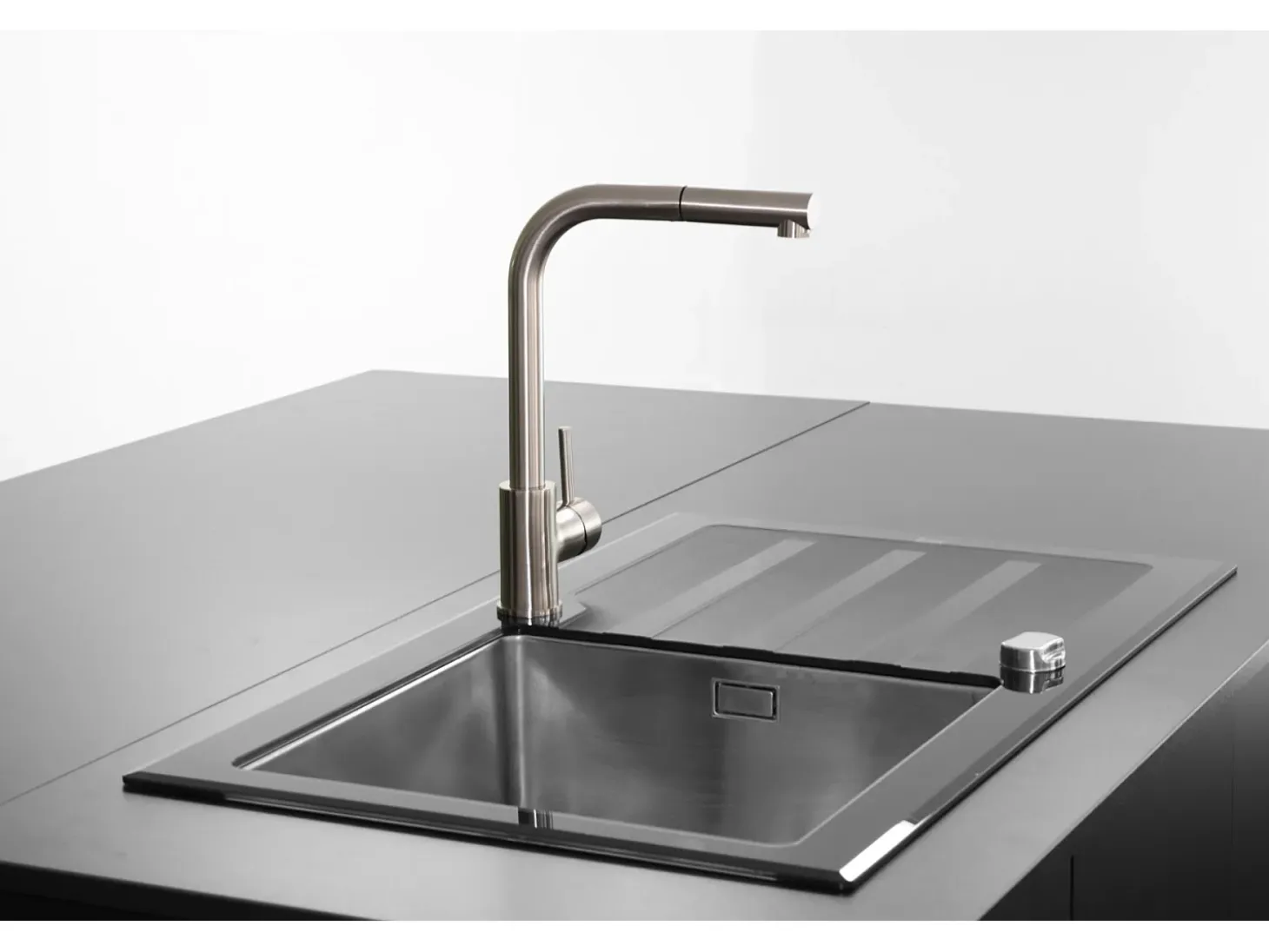 Kiwo Mezclador para fregadero con ducha extraíble, estilo acero inoxidable Essebagno