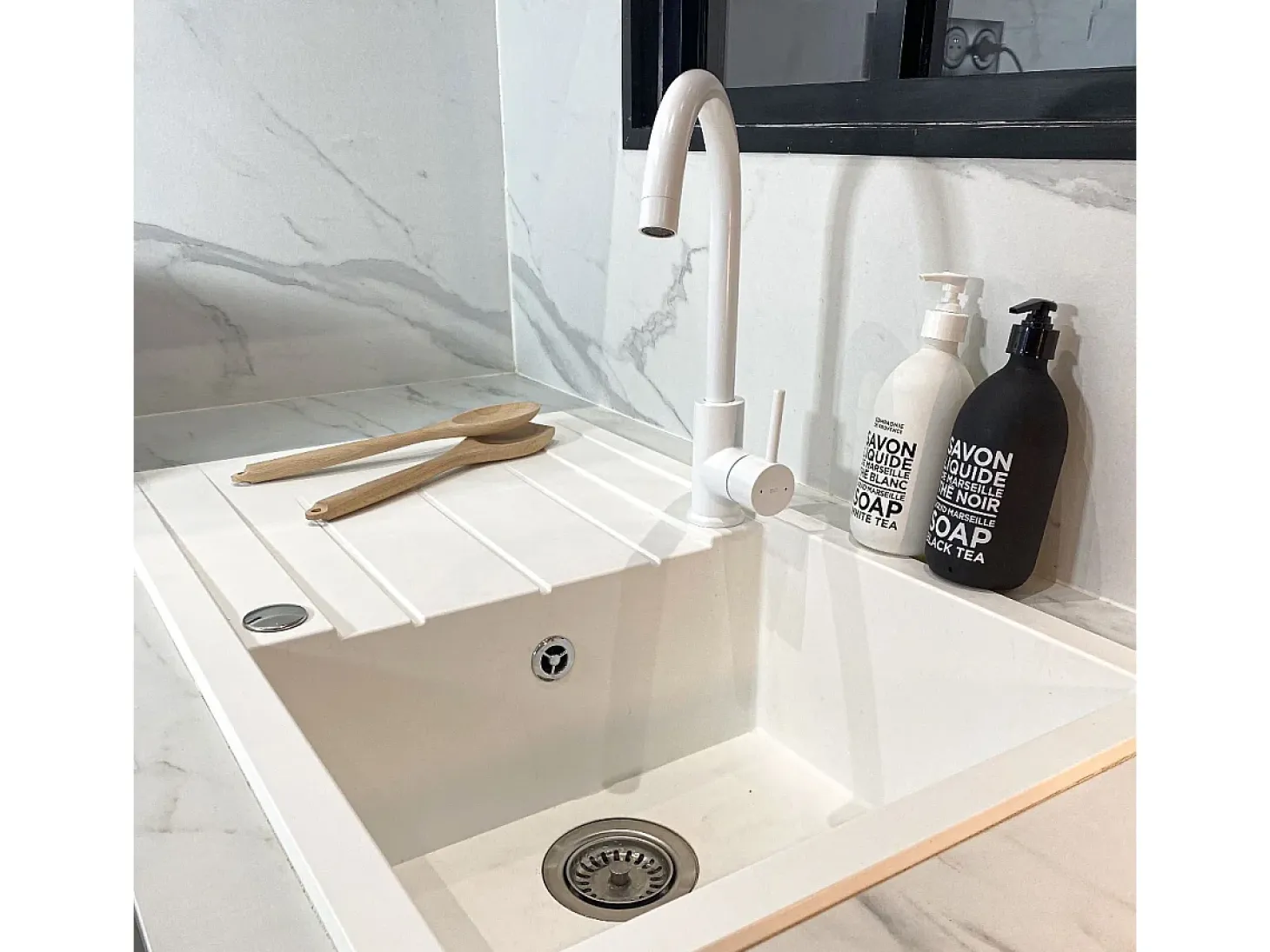 Kiwo mezclador para fregadero blanco Essebagno