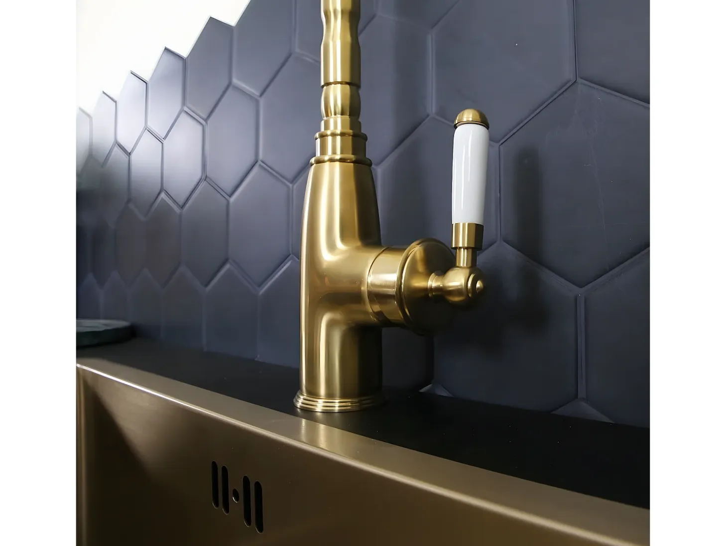 Leeds mezclador para fregadero oro cepillado Essebagno