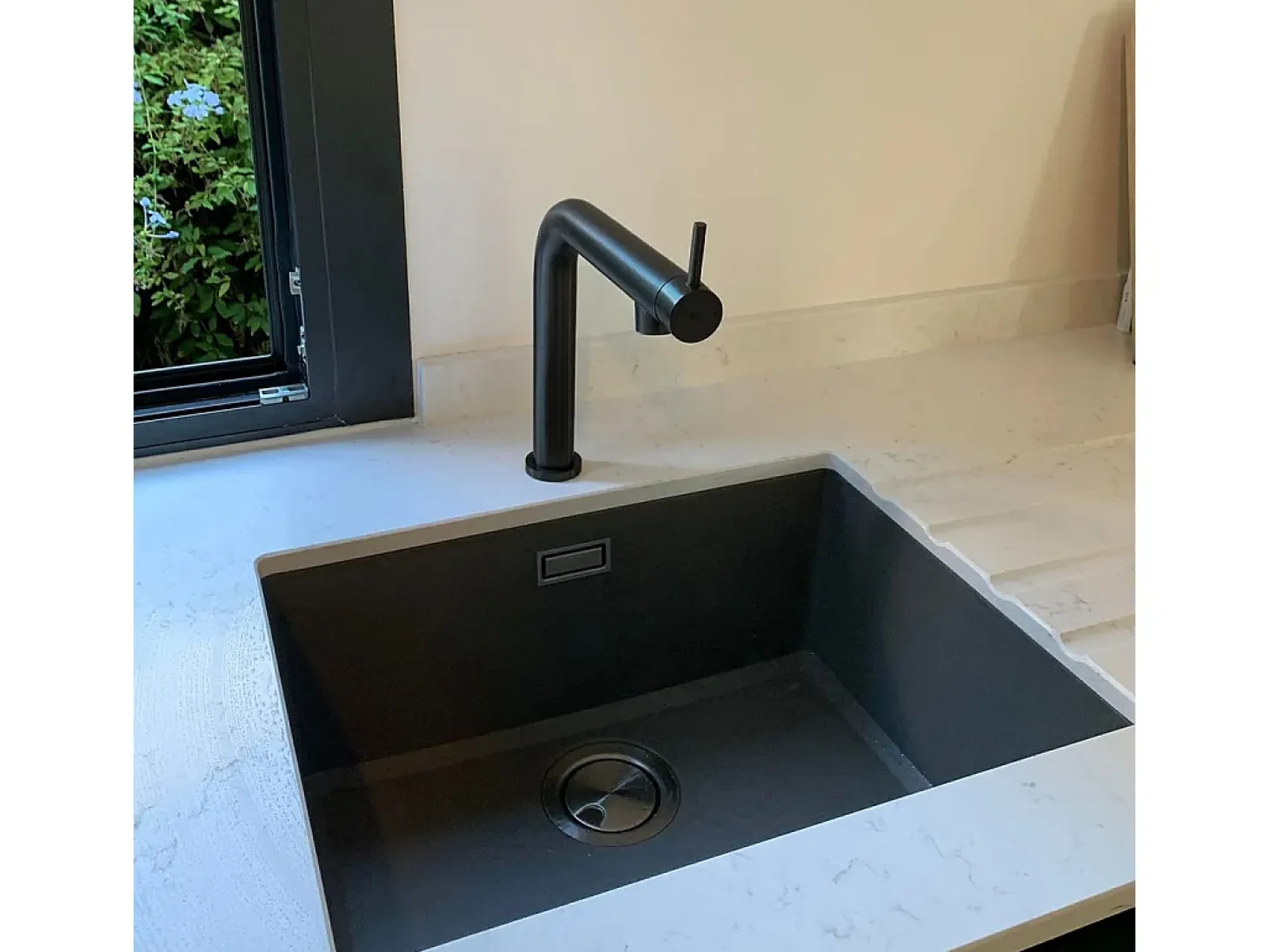 Magic mezclador para fregadero negro Essebagno