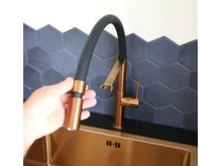 Magneto Mezclador de fregadero con rociador móvil en cobre cepillado Essebagno