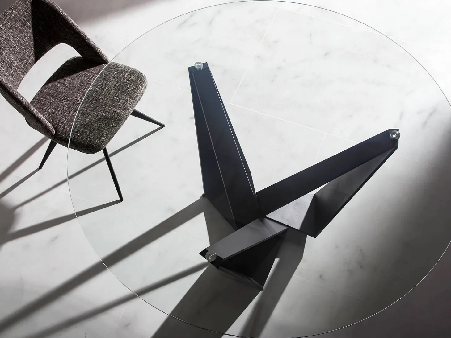Mesa comedor redonda cristal templado y acero negro 1045 ANGEL CERDA