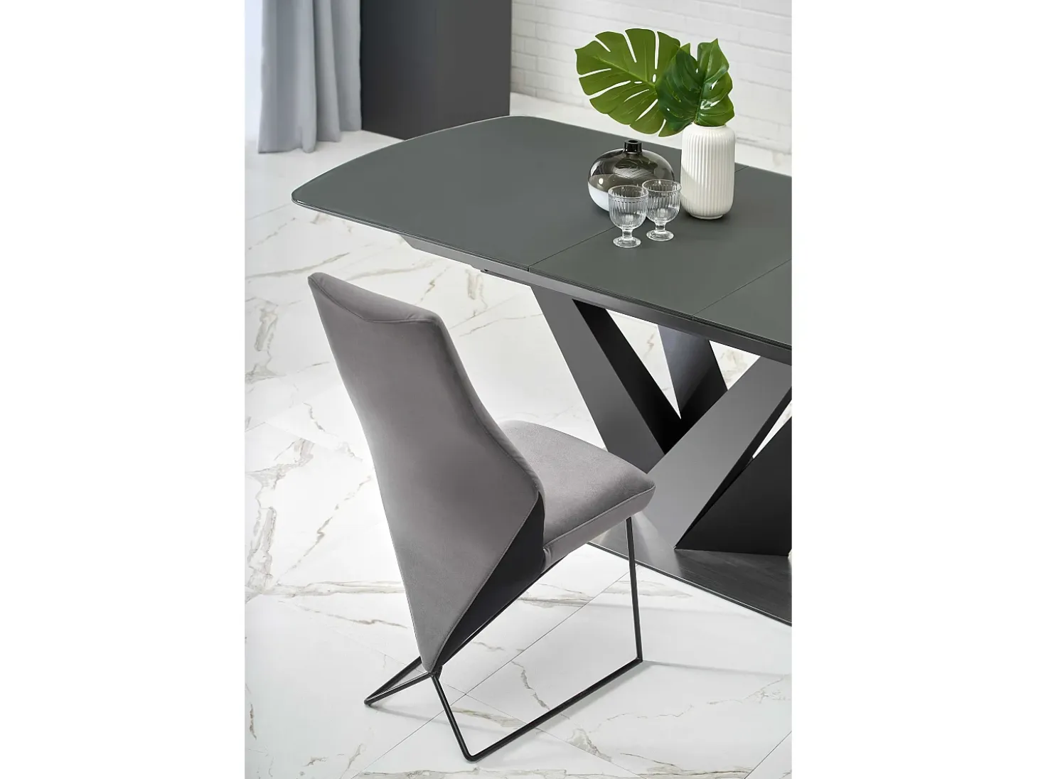 Mesa de comedor contemporánea extensible SHIELD gris y negra con pata central