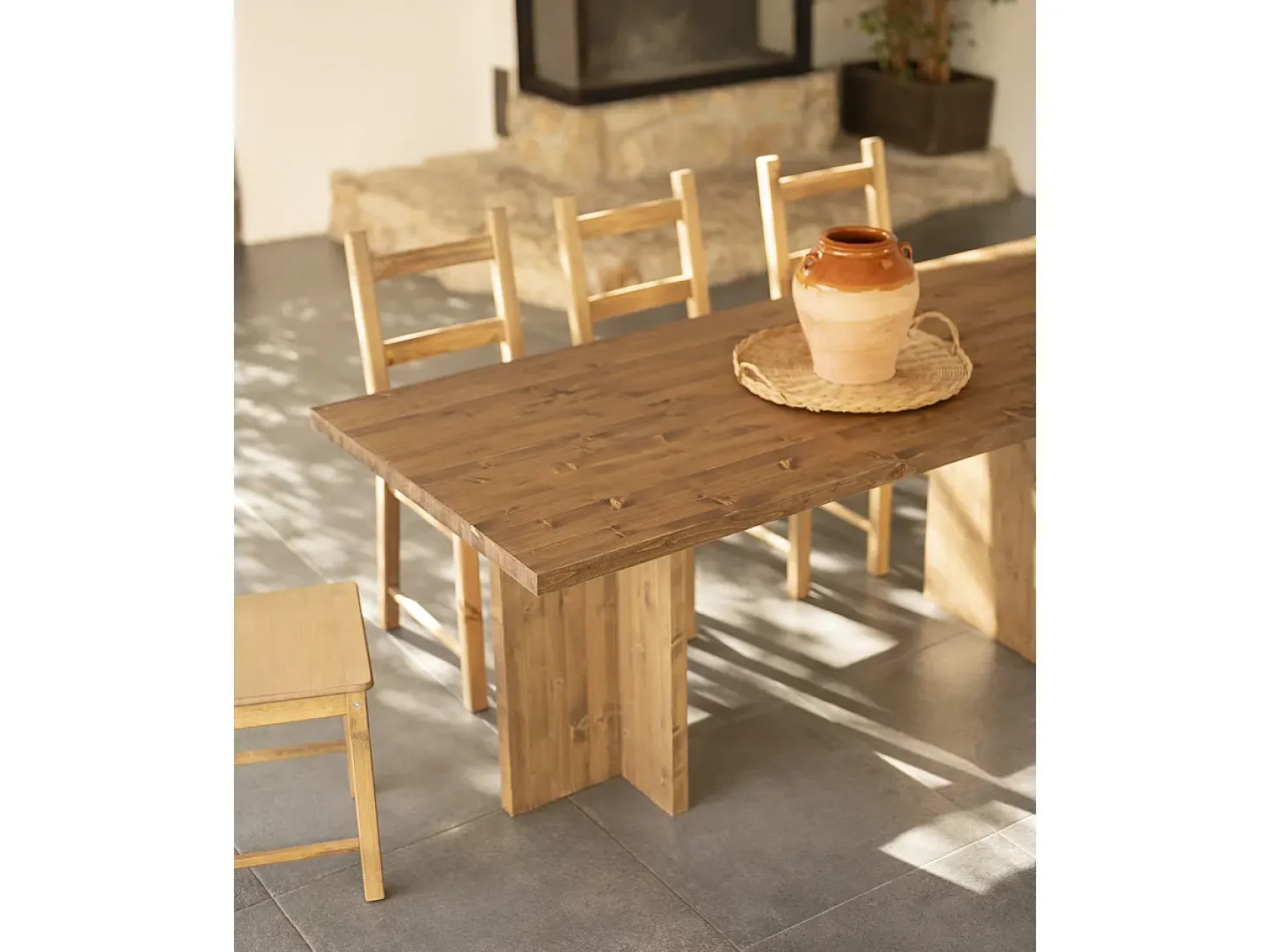 Mesa de comedor de madera maciza en tono roble oscuro 160x75cm - TENA - DECOWOOD