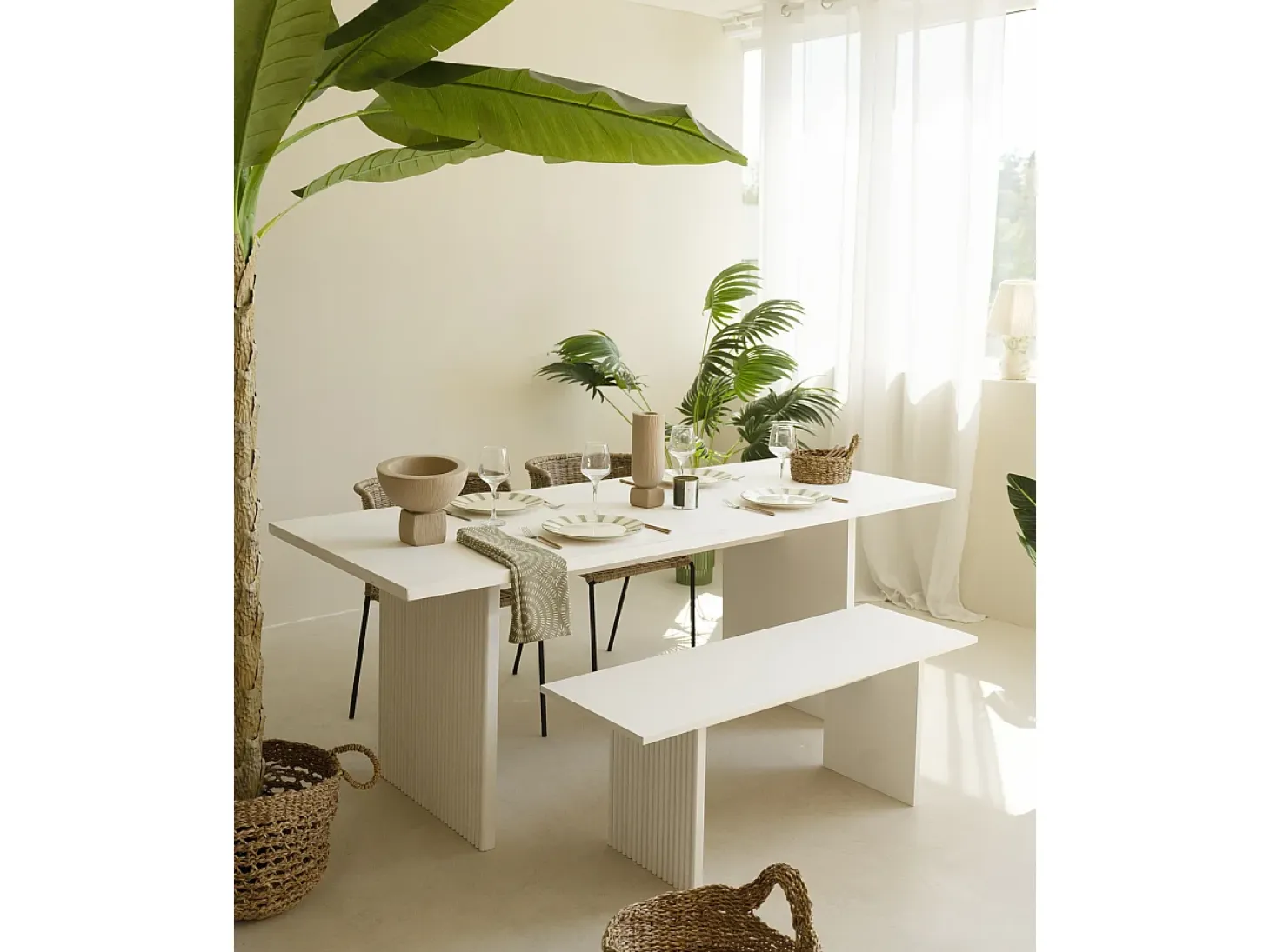 Mesa de comedor de madera de pino maciza rectangular con patas ranuradas Decowood de 200x80cm en tono blanco - BALI - DECOWOOD