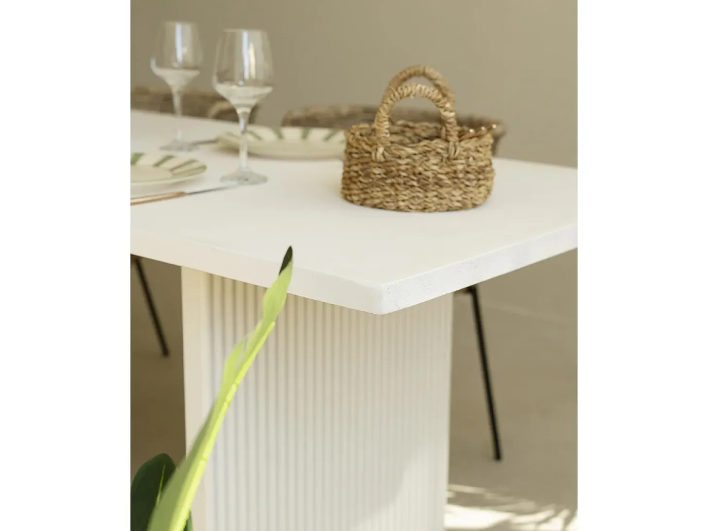 Mesa de comedor de madera de pino maciza rectangular con patas ranuradas Decowood de 200x80cm en tono blanco - BALI - DECOWOOD