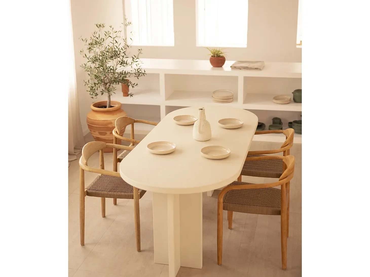 Mesa de comedor de madera maciza de abeto ovalada Decowood en tono blanco en microcemento de 200x85cm - TOKYO - DECOWOOD
