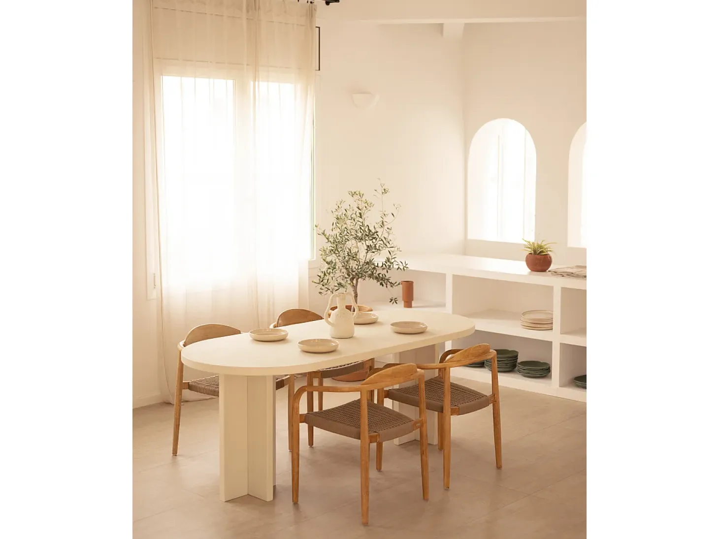 Mesa de comedor de madera maciza de abeto ovalada Decowood en tono blanco en microcemento de 200x85cm - TOKYO - DECOWOOD