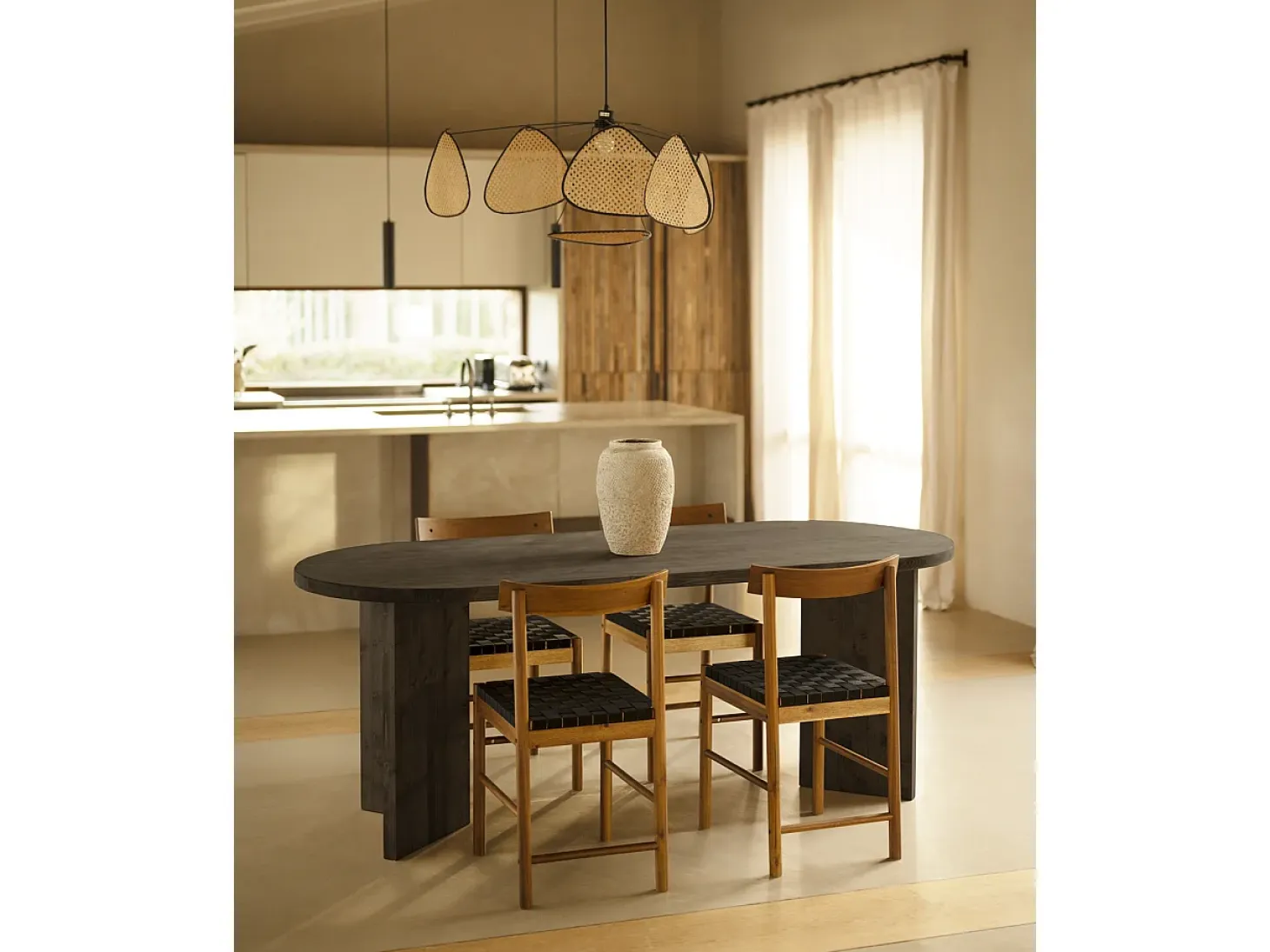 Mesa de comedor de madera maciza de abeto ovalada Decowood en tono negro de 200x75cm en tono negro - OSAKA - DECOWOOD