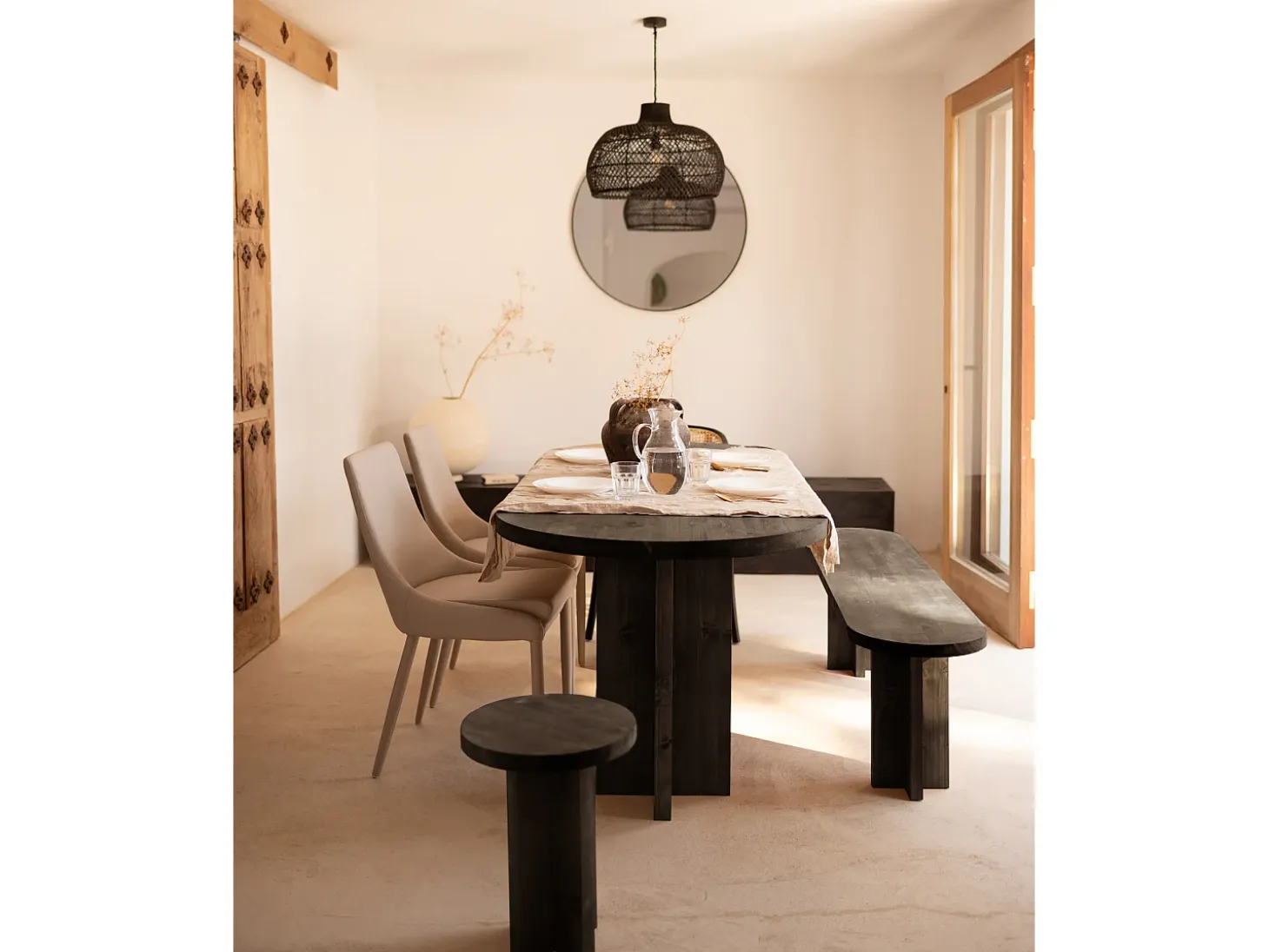 Mesa de comedor de madera maciza de abeto ovalada Decowood en tono negro de 200x85cm - TOKYO - DECOWOOD