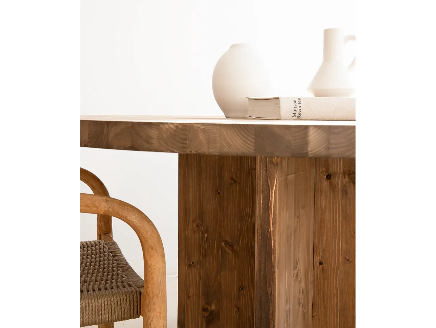Mesa de comedor de madera maciza de abeto redonda Decowood en tono roble oscuro de Ø110x75cm - TOKYO - DECOWOOD