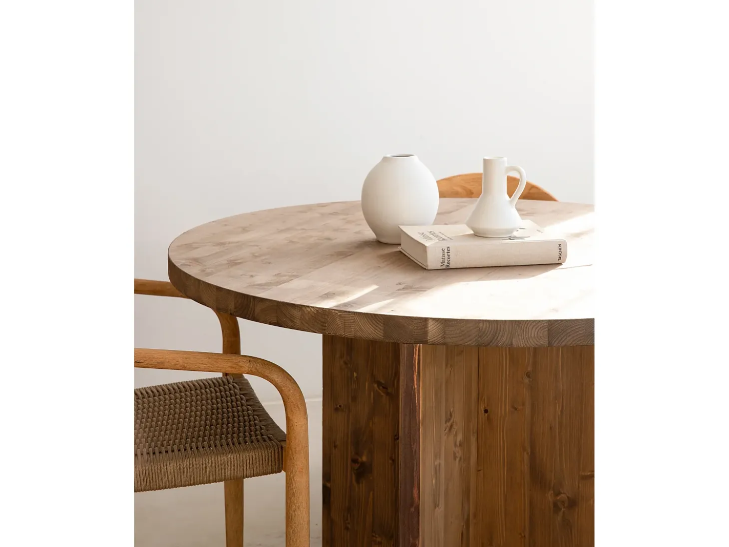 Mesa de comedor de madera maciza de abeto redonda Decowood en tono roble oscuro de Ø110x75cm - TOKYO - DECOWOOD