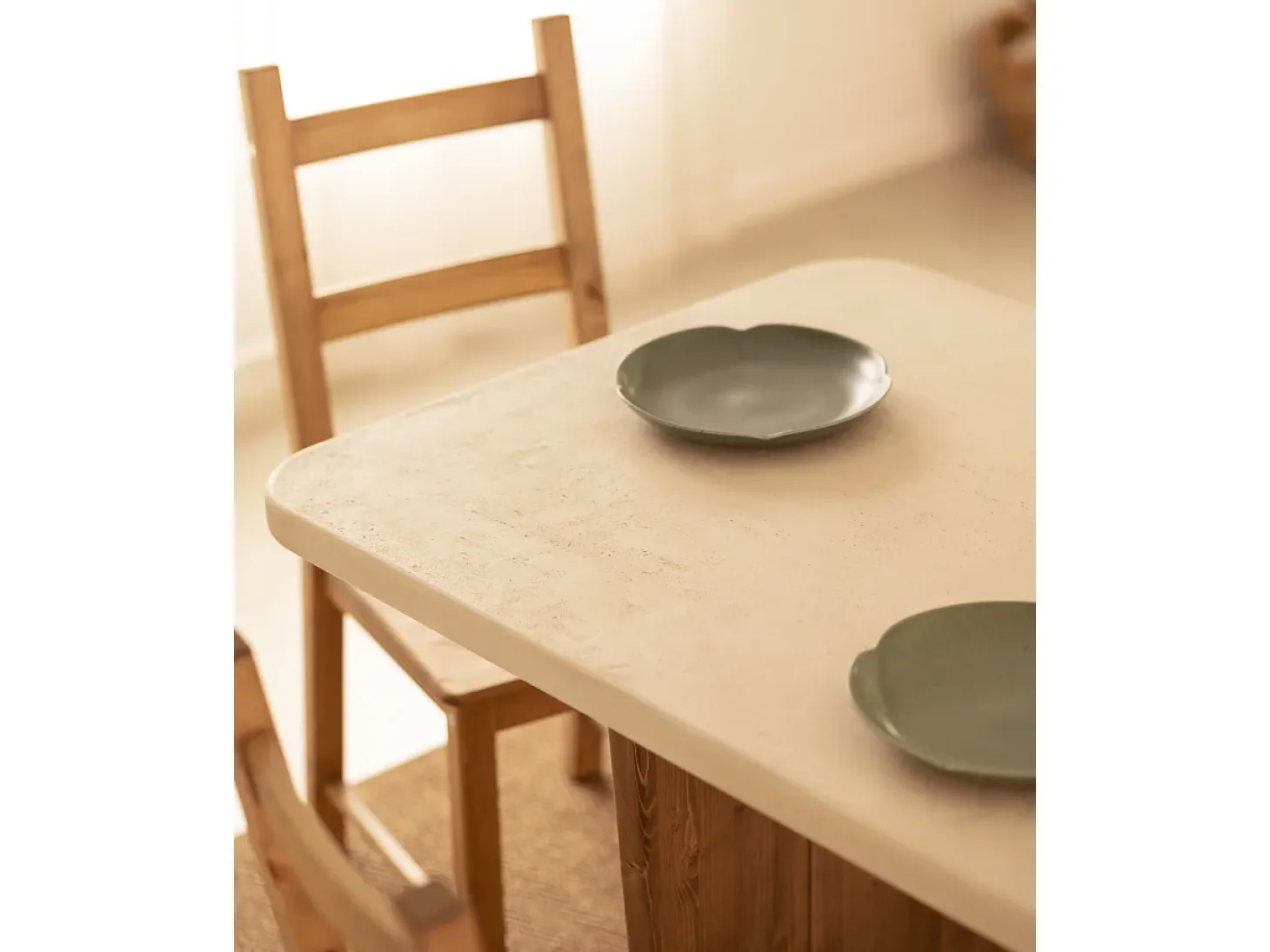 Mesa de comedor de madera de abeto maciza en microcemento rectangular Decowood de 180x75cm en tono blanco roto y patas tono roble oscuro - BIMBA - DECOWOOD