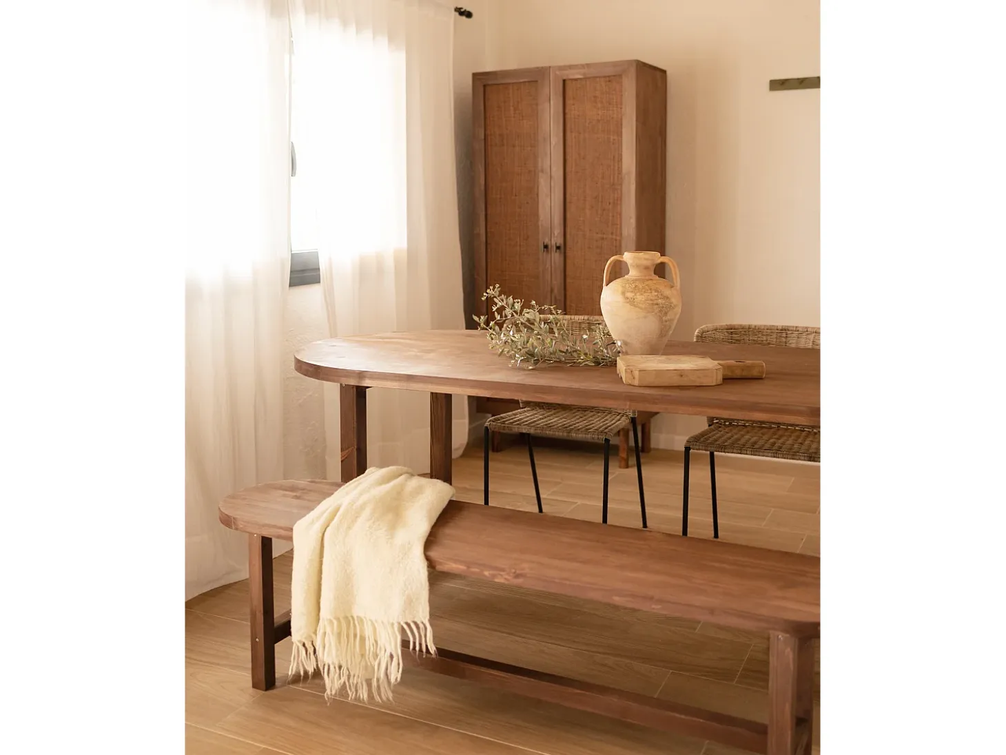 Mesa de comedor de madera maciza de abeto ovalada Decowood en tono nogal de 200x85cm - OLIVIA - DECOWOOD