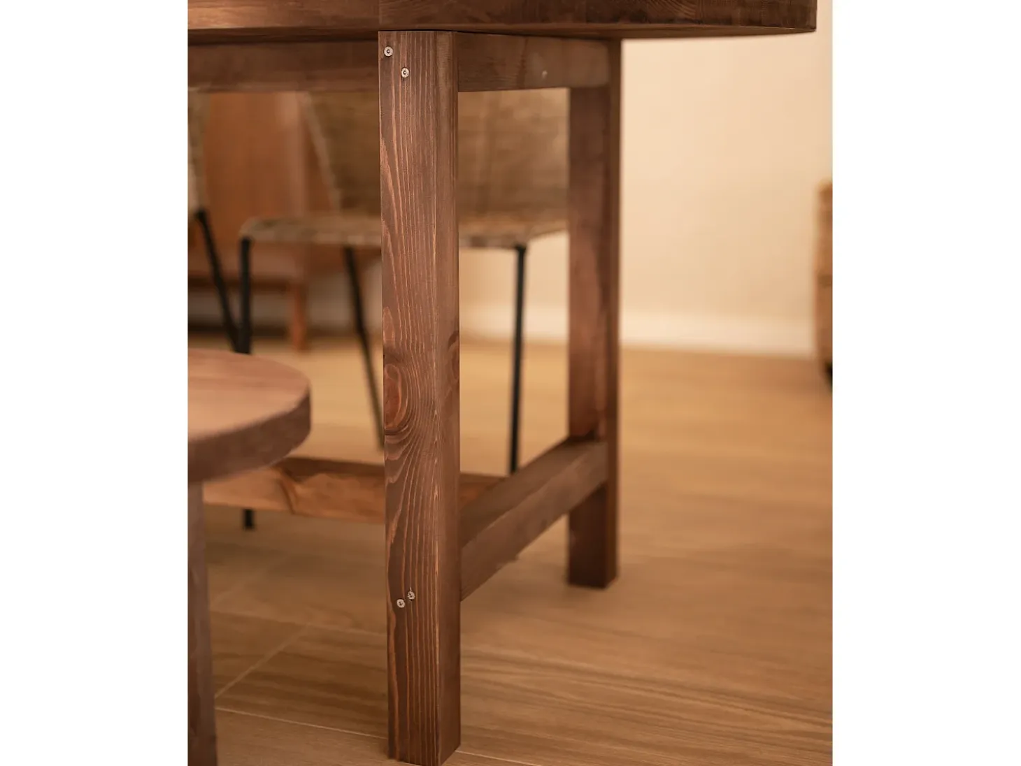 Mesa de comedor de madera maciza de abeto ovalada Decowood en tono nogal de 200x85cm - OLIVIA - DECOWOOD