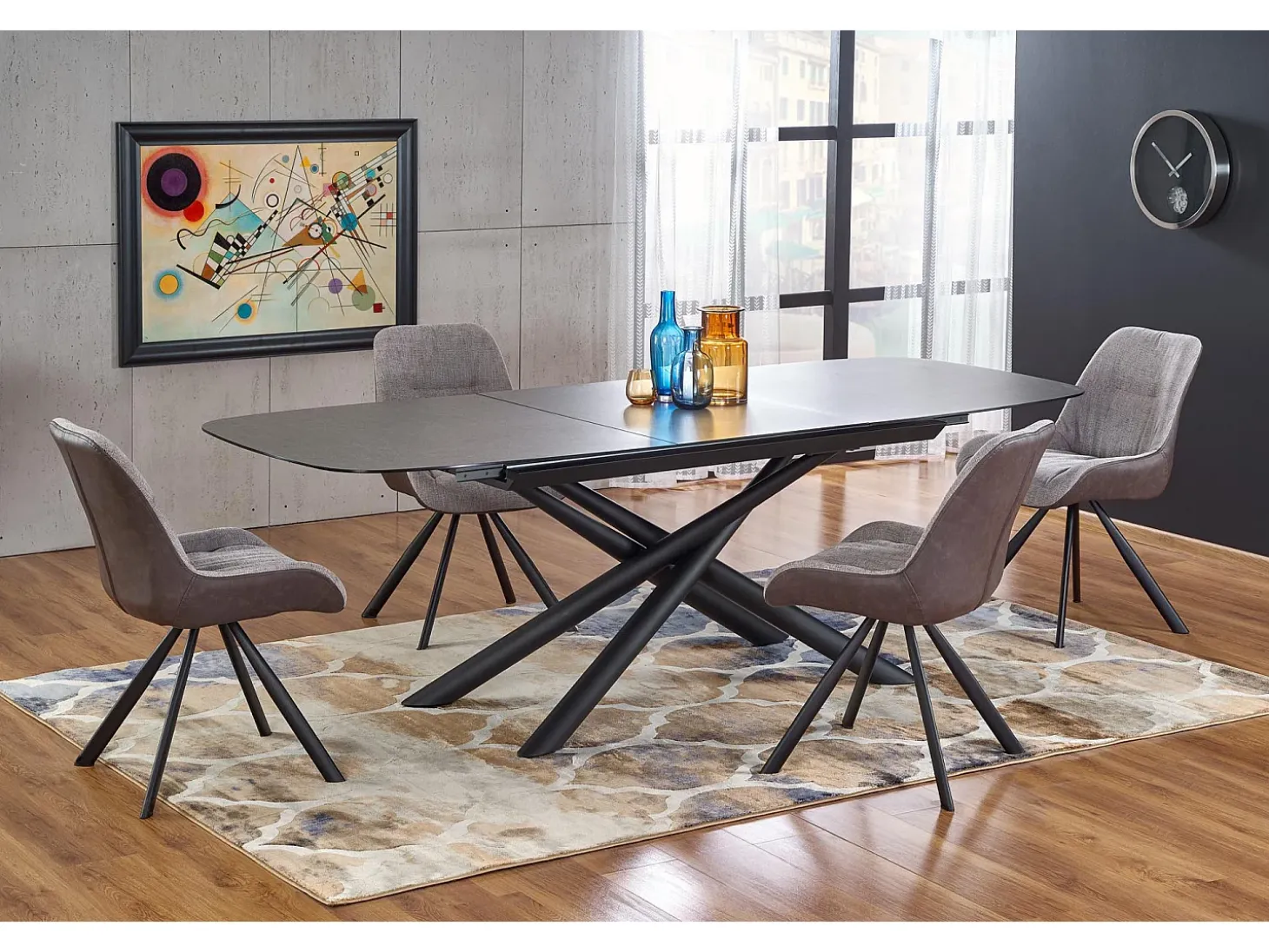 Mesa de comedor extensible con tablero de cristal gris oscuro y pata central de acero negro con diseño Chambord