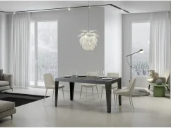 Mesa de comedor extensible Flavio-Color Gris cemento-Base y soporte con ruedas-5 alargaderas finas-Ancho extensible