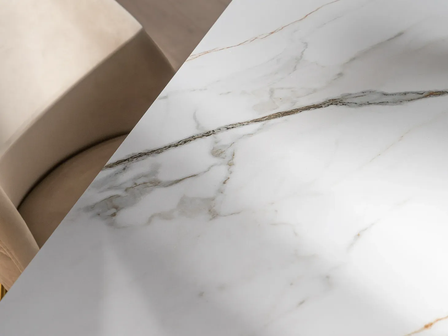 Mesa de comedor extensible de cerámica y metal - Efecto mármol blanco y beige - LOZIPA