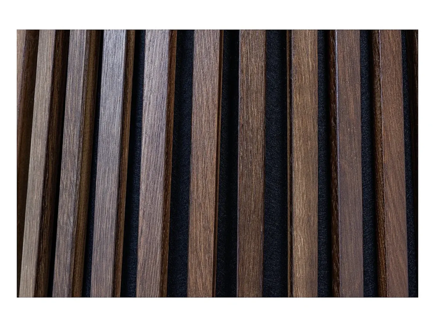 Mesa de comedor KANOVA 120 cm – Tablero redondo de roble oscuro y pie central de diseño – Estilo contemporáneo