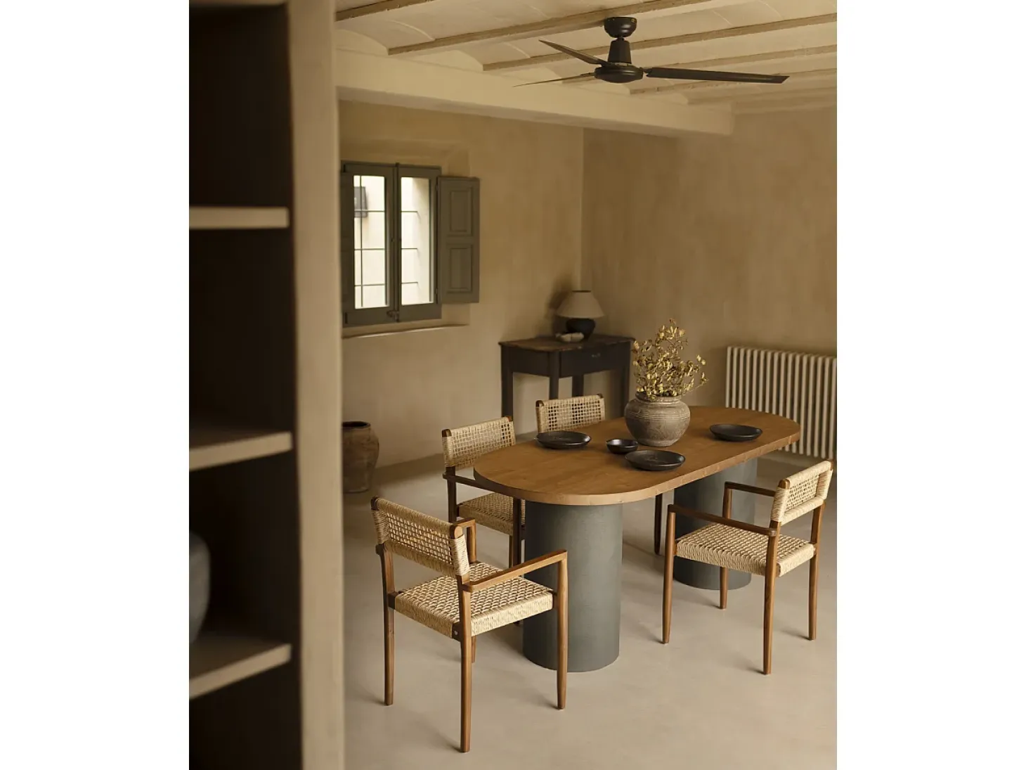 Mesa de comedor ovalada de madera maciza tono roble oscuro y patas de microcemento en tono verde DECOWOOD de 180x75cm - LUCÍA - DECOWOOD