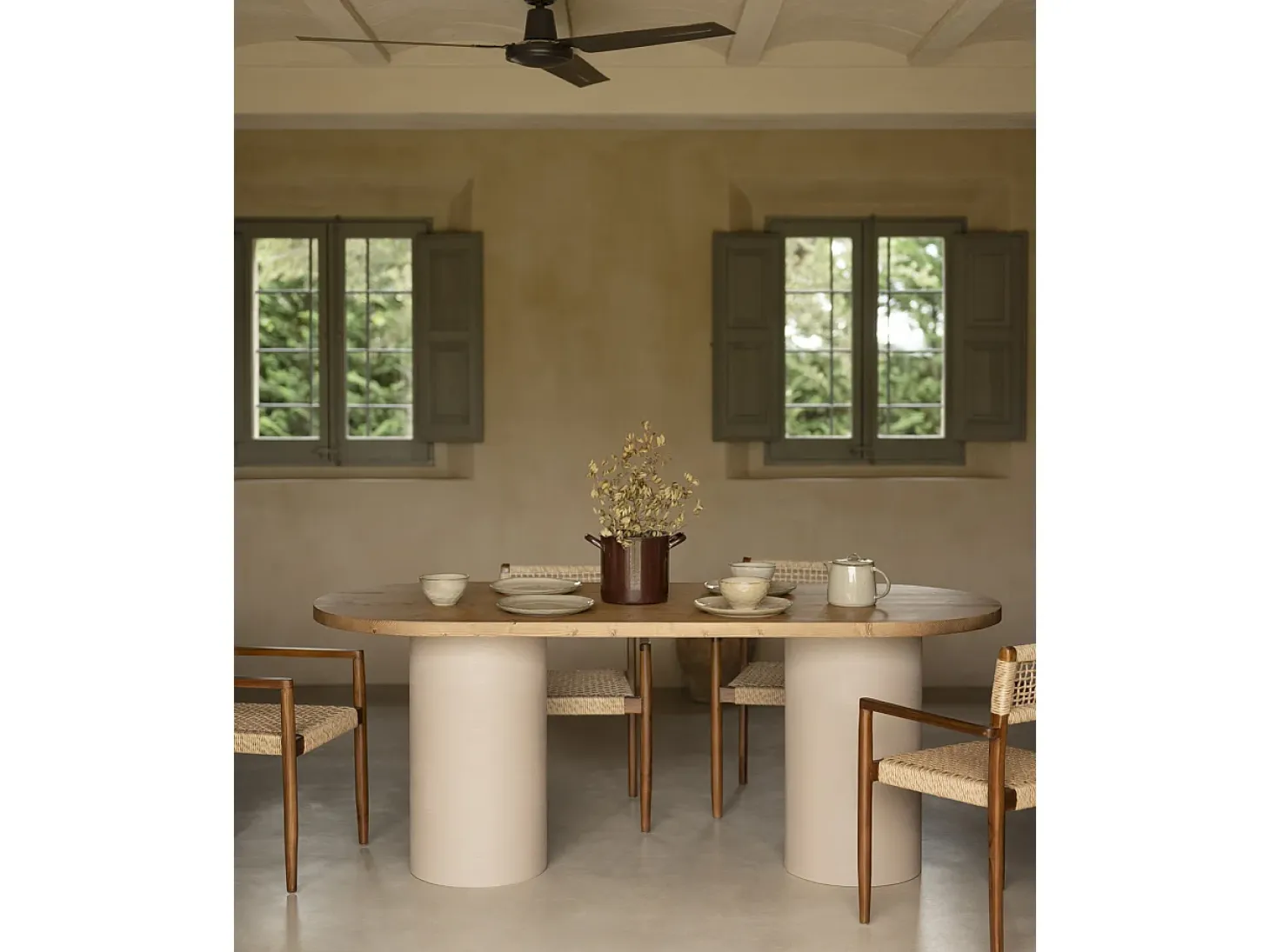 Mesa de comedor ovalada de madera maciza tono roble oscuro y patas de microcemento en tono tierra DECOWOOD de 220x75cm - LUCÍA - DECOWOOD
