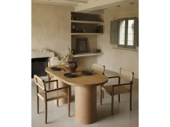 Mesa de comedor ovalada de madera maciza tono roble medio y patas de microcemento en tono terracota DECOWOOD de 180x75cm - LUCÍA - DECOWOOD
