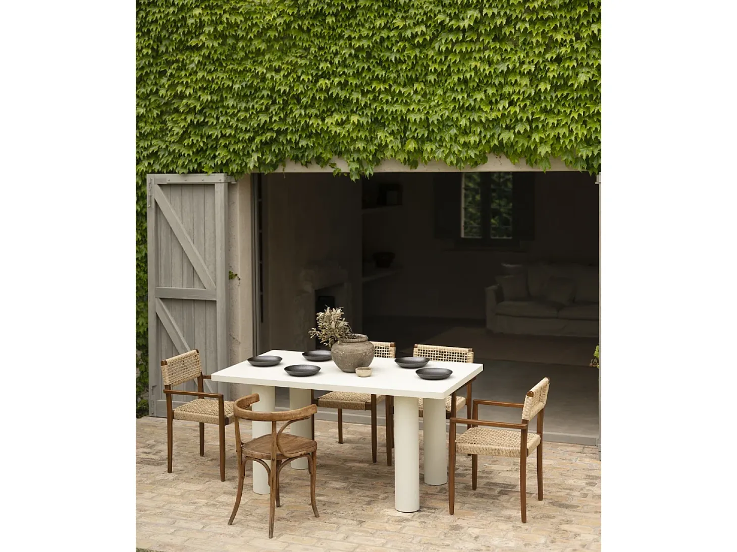 Mesa de comedor rectangular de microcemento en tono blanco roto DECOWOOD de 180x75cm - LUCÍA - DECOWOOD