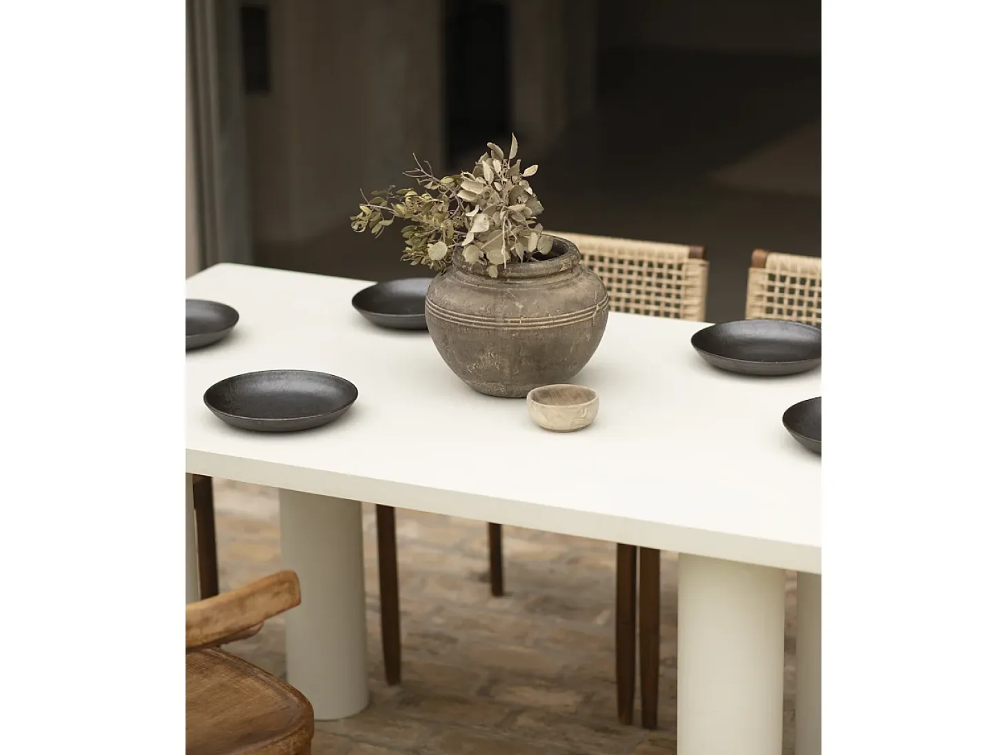 Mesa de comedor rectangular de microcemento en tono blanco roto DECOWOOD de 180x75cm - LUCÍA - DECOWOOD