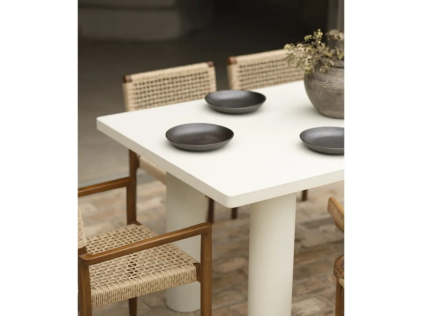 Mesa de comedor rectangular de microcemento en tono blanco roto DECOWOOD de 180x75cm - LUCÍA - DECOWOOD