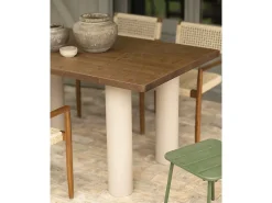 Mesa de comedor rectangular de madera maciza en tono roble oscuro y patas de microcemento en tono tierra DECOWOOD de 180x75cm - LUCÍA - DECOWOOD