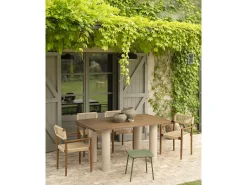 Mesa de comedor rectangular de madera maciza en tono roble oscuro y patas de microcemento en tono tierra DECOWOOD de 180x75cm - LUCÍA - DECOWOOD