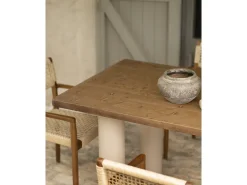 Mesa de comedor rectangular de madera maciza en tono roble oscuro y patas de microcemento en tono tierra DECOWOOD de 160x75cm - LUCÍA - DECOWOOD
