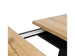 Mesa de comedor rectangular extensible para 4-6 personas, tablero de chapa de madera veta natural clara con patas negras en forma de X - 118/157x70x75cm