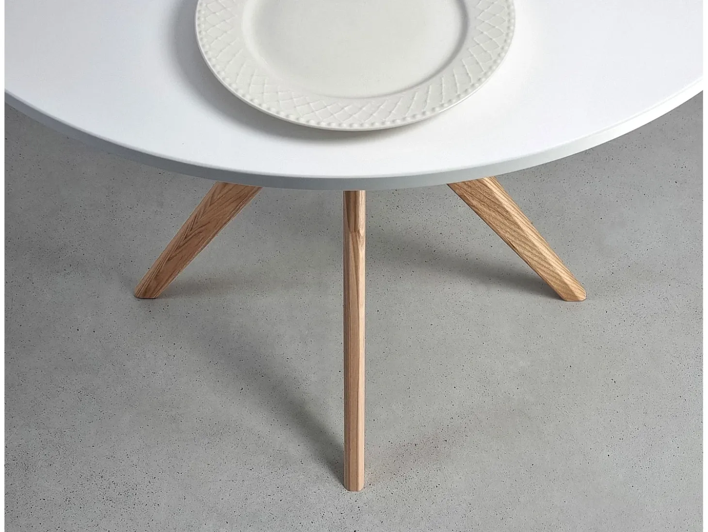 Mesa de comedor redonda 70cm Jubi Blanco Tiza | Pata de fresno