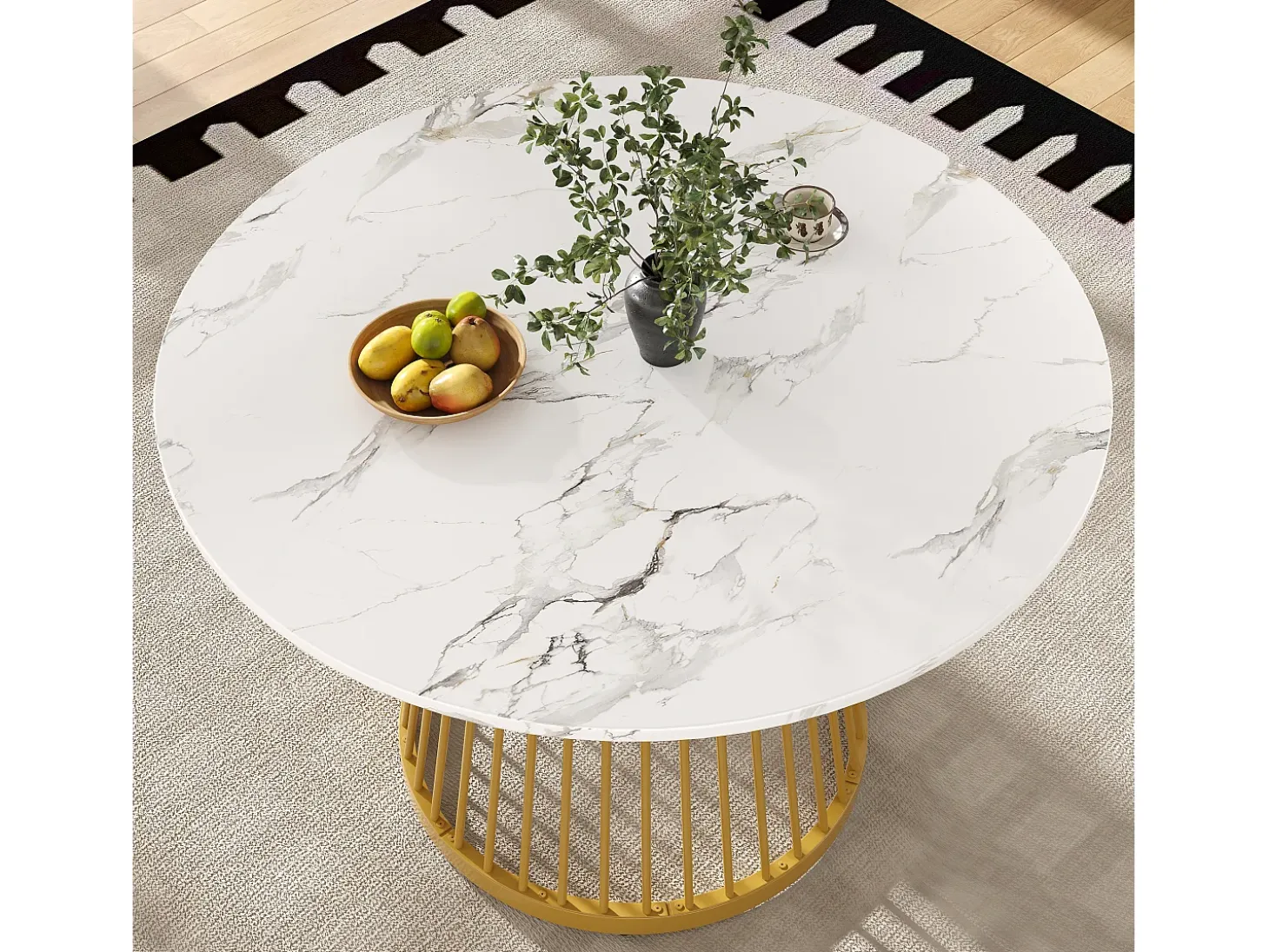 Mesa de comedor redonda con tablero chapado en mármol blanco y patas centrales de metal dorado - 80x80x76cm
