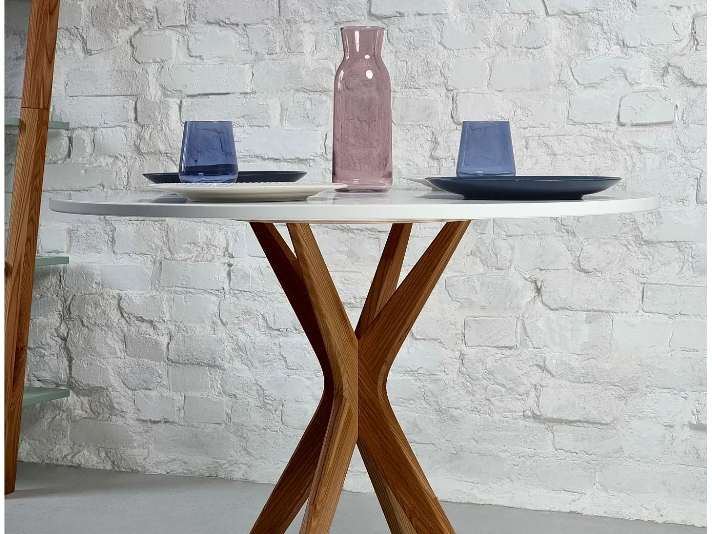 Mesa de comedor redonda 90cm Jubi Marrón Beige | Pata de fresno teñida de roble