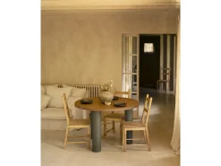 Mesa de comedor redonda de madera maciza tono roble medio y patas de microcemento en tono verde DECOWOOD de Ø120x75cm - LUCÍA - DECOWOOD
