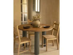 Mesa de comedor redonda de madera maciza tono roble medio y patas de microcemento en tono verde DECOWOOD de Ø120x75cm - LUCÍA - DECOWOOD