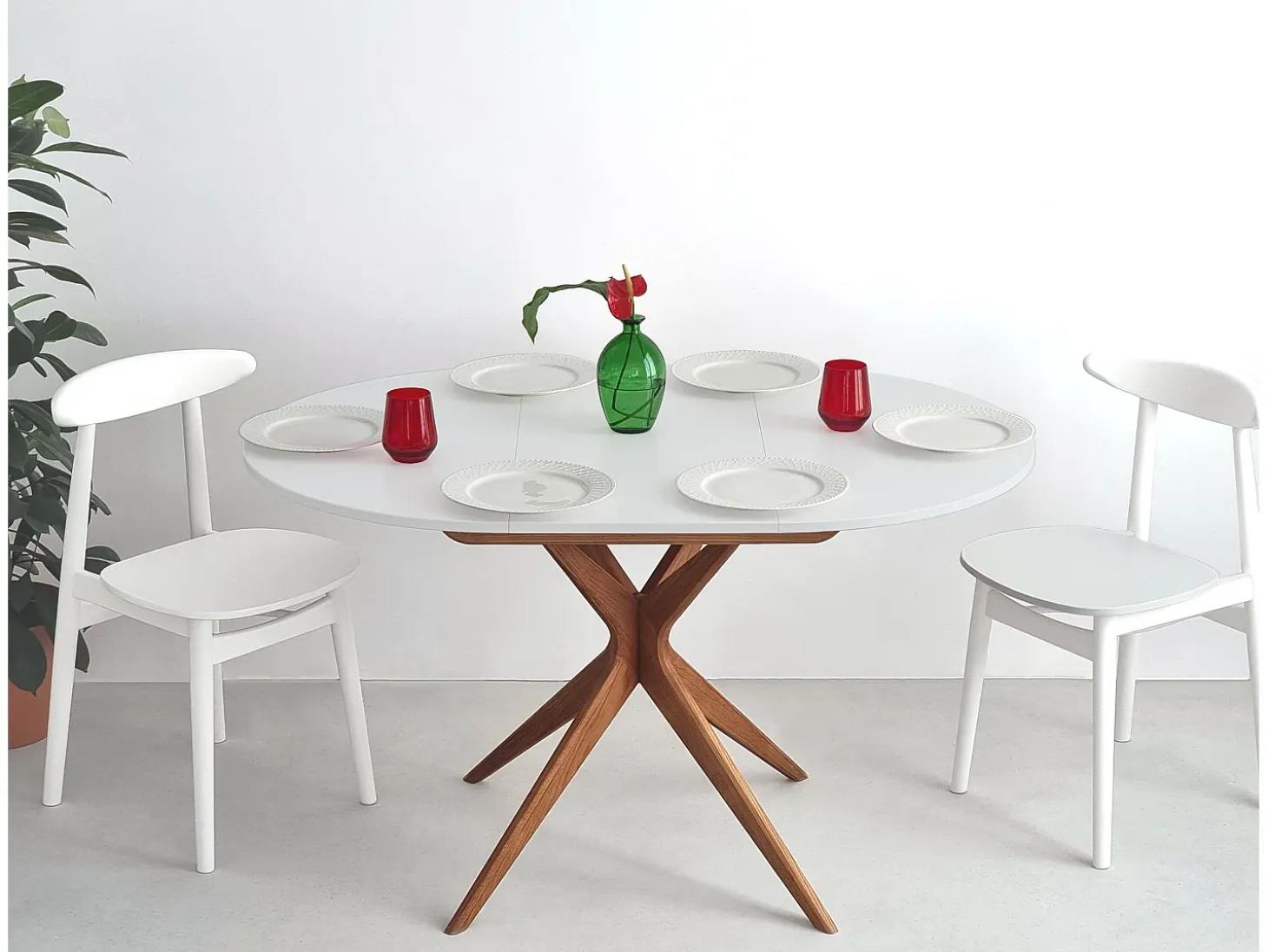 Mesa de comedor redonda extensible 90cm Jubi Blanca | Pata de fresno teñida de roble